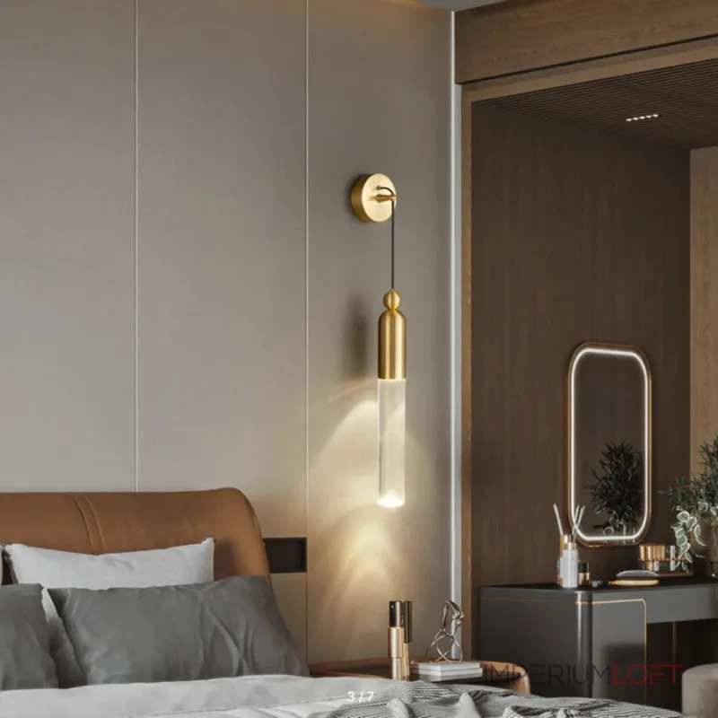 Настенный бра-светильник с прозрачным цилиндрическим корпусом и шарообразным клипом из латуни GELIS WALL Brass от ImperiumLoft