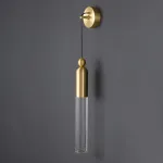 Настенный бра-светильник с прозрачным цилиндрическим корпусом и шарообразным клипом из латуни GELIS WALL Brass от ImperiumLoft