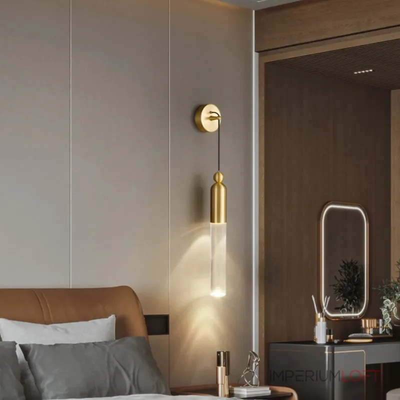 Настенный бра-светильник с прозрачным цилиндрическим корпусом и шарообразным клипом из латуни GELIS WALL Brass от ImperiumLoft