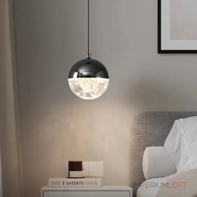 Серия подвесных светильников с LED-источниками света в полусферических рассеивателях с эффектом льда внутри шарообразных плафонов EMMERT Gold от ImperiumLoft