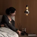 Подвесной светильник с сетчатым цоколем и шарообразным дымчатым плафоном с LED подсветкой RAFFA от ImperiumLoft