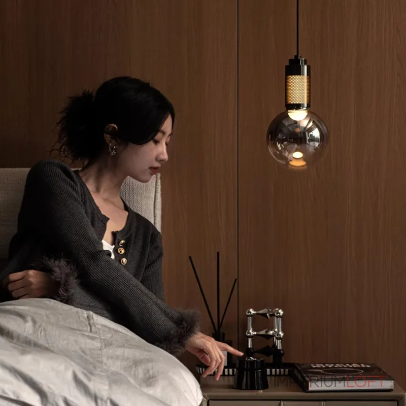 Подвесной светильник с сетчатым цоколем и шарообразным дымчатым плафоном с LED подсветкой RAFFA от ImperiumLoft