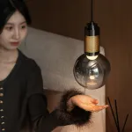 Подвесной светильник с сетчатым цоколем и шарообразным дымчатым плафоном с LED подсветкой RAFFA от ImperiumLoft