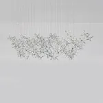 Серия инсталляций из подвесных хрустальных цветов, подсвеченных светодиодными источниками, расположенными на прямоугольном креплении CHARA L100 от ImperiumLoft