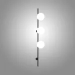 Серия настенных светильников с белыми шарообразными плафонами на высокой стойке OHLA L3 Black от ImperiumLoft