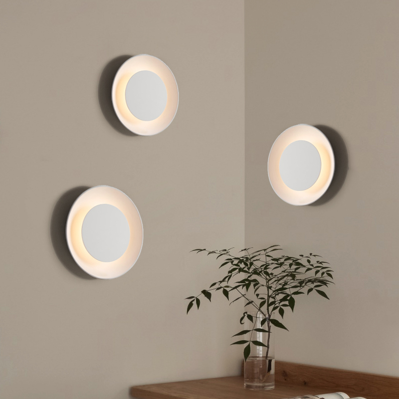 Серия светодиодных настенных светильников белого цвета в скандинавском стиле AIS D38 4000К от ImperiumLoft