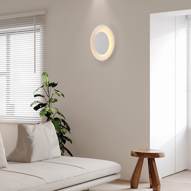 Серия светодиодных настенных светильников белого цвета в скандинавском стиле AIS D38 4000К от ImperiumLoft