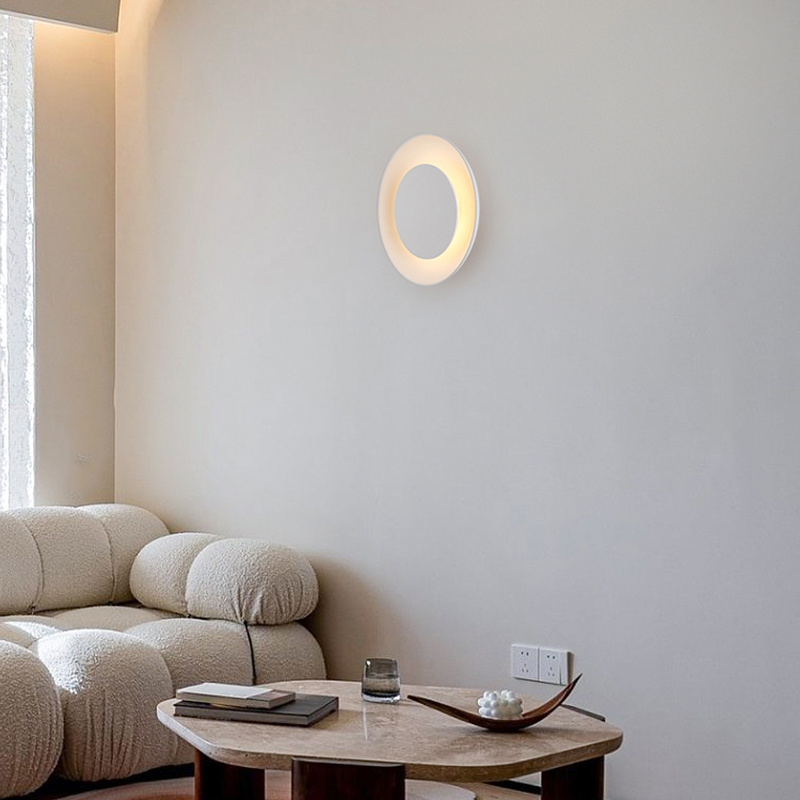 Серия светодиодных настенных светильников белого цвета в скандинавском стиле AIS D38 4000К от ImperiumLoft