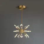 Серия подвесных светильников с кристаллами из улучшенного хрусталя К9 на общей вертикальной стойке GLORIOLE ONE B от ImperiumLoft