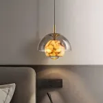 Серия подвесных светильников со стеклянным куполом и шарообразным плафоном из натурального мрамора с точечным источником света HENNEKE MARBLE Natural Marble от ImperiumLoft