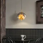 Серия подвесных светильников со стеклянным куполом и шарообразным плафоном из натурального мрамора с точечным источником света HENNEKE MARBLE Natural Marble от ImperiumLoft