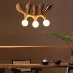 Серия оригинальных светильников из высококачественной древесины различных оттенков и латуни с тремя шарообразными плафонами REUBEN Light Brown от ImperiumLoft