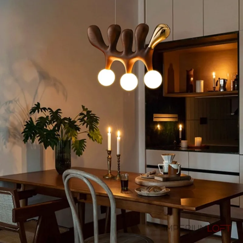 Серия оригинальных светильников из высококачественной древесины различных оттенков и латуни с тремя шарообразными плафонами REUBEN Light Brown от ImperiumLoft