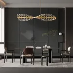 Серия люстр с линейным корпусом и спиральным расположением светодиодных источников света в виде хрустальных кристаллов GLORIOLE TWIRL LINE L150 от ImperiumLoft