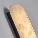 Настенный светильник с удлиненным рассеивателем из натурального испанского мрамора и центральным латунным клипом ALTON WALL Pitch от ImperiumLoft