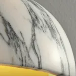 Серия настенных светильников с выгнутым рассеивателем в форме усеченной сферы из натурального мрамора VILHO R Brass от ImperiumLoft