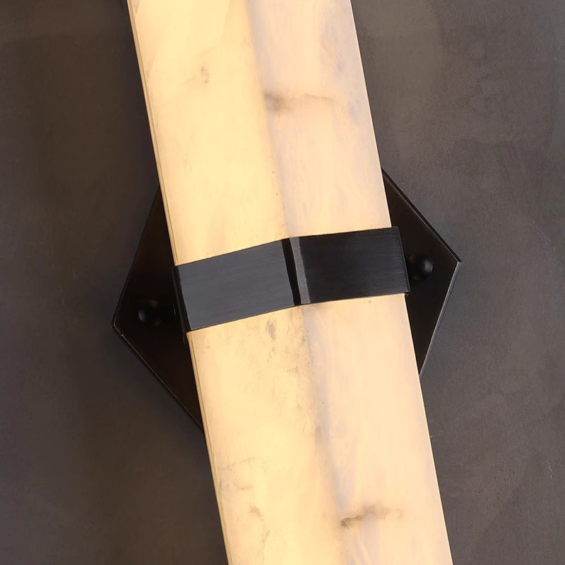 Серия светодиодных настенных светильников c удлиненным мраморным плафоном в форме кристалла ORTWIN Н60 Black от ImperiumLoft