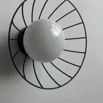 Серия настенных светильников с шарообразным плафоном на чашевидном корпусе из металлических прутьев PASI D65.5 от ImperiumLoft