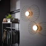 Серия настенных светильников с шарообразным плафоном на чашевидном корпусе из металлических прутьев PASI D65.5 от ImperiumLoft