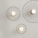 Серия настенных светильников с шарообразным плафоном на чашевидном корпусе из металлических прутьев PASI D65.5 от ImperiumLoft