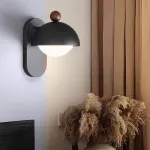 Серия компактных настенных светильников с плафоном купольной формы на овальном деревянном креплении LIVNY B White от ImperiumLoft