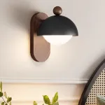 Серия компактных настенных светильников с плафоном купольной формы на овальном деревянном креплении LIVNY B White от ImperiumLoft