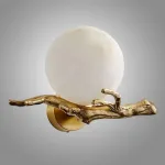 Настенный светильник в виде ветки с шарообразным плафоном из мрамора BERO D15 от ImperiumLoft