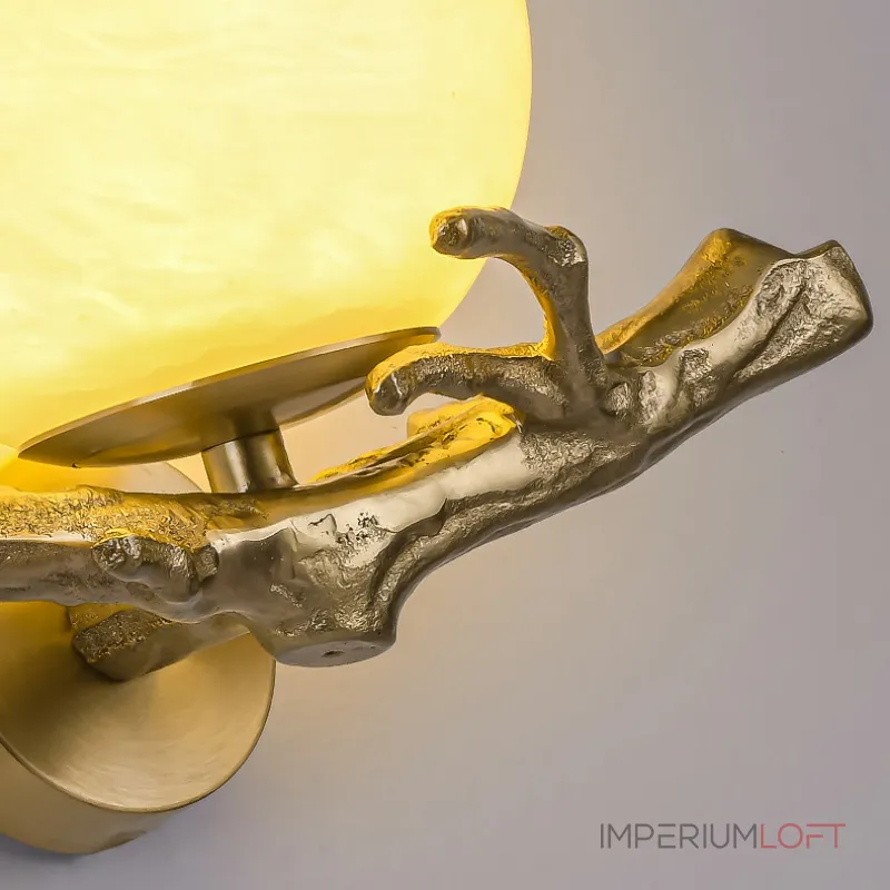 Настенный светильник в виде ветки с шарообразным плафоном из мрамора BERO D15 от ImperiumLoft