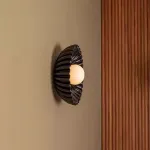 Серия настенных светильников с вогнутым рельефным корпусом из керамики и шарообразным плафоном в центре STEVEN Black от ImperiumLoft