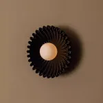 Серия настенных светильников с вогнутым рельефным корпусом из керамики и шарообразным плафоном в центре STEVEN Black от ImperiumLoft