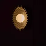 Серия настенных светильников с вогнутым рельефным корпусом из керамики и шарообразным плафоном в центре STEVEN Black от ImperiumLoft