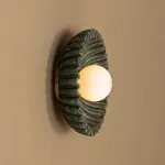 Серия настенных светильников с вогнутым рельефным корпусом из керамики и шарообразным плафоном в центре STEVEN Black от ImperiumLoft