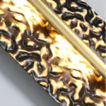 Серия светодиодных настенных светильников с удлиненным латунным корпусом и рельефной поверхностью с чернением MILIUS L60 от ImperiumLoft