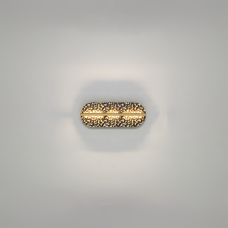 Серия светодиодных настенных светильников с удлиненным латунным корпусом и рельефной поверхностью с чернением MILIUS L40 от ImperiumLoft Серия светодиодных настенных светильников с удлиненным латунным корпусом и рельефной поверхностью с чернением MILIUS L40 от ImperiumLoft