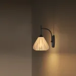 Креативный настенный светильник с плафоном в форме бутона из створок экологичного полимера FROMM WALL 3000К от ImperiumLoft