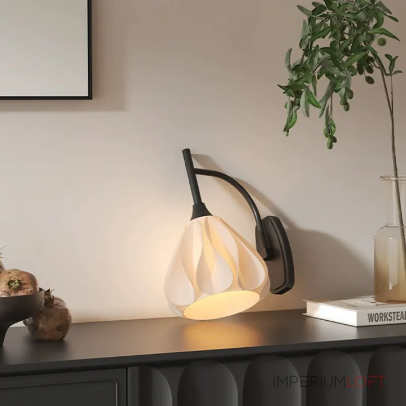 Креативный настенный светильник с плафоном в форме бутона из створок экологичного полимера FROMM WALL 3000К от ImperiumLoft