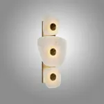 Светодиодный настенный светильник с тремя мраморными рассеивателями неправильной формы на латунном корпусе DARIEN от ImperiumLoft