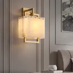 Бра с прямоугольным плафоном из мраморных пластин на кронштейне из латунных рамок ADINA MARBLE WALL от ImperiumLoft