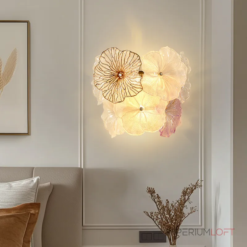 Серия настенных светильников с цветочным декором из металла, прозрачного, матового и градиентно окрашенного стекла ручной работы IVET WALL Pink от ImperiumLoft Серия настенных светильников с цветочным декором из металла, прозрачного, матового и градиентно окрашенного стекла ручной работы IVET WALL Pink от ImperiumLoft