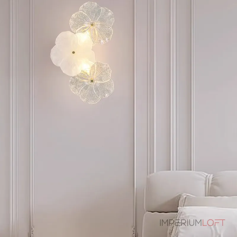 Серия настенных светильников с цветочным декором из прозрачного и матового стекла ручной работы IVET LACE WALL L2 от ImperiumLoft Серия настенных светильников с цветочным декором из прозрачного и матового стекла ручной работы IVET LACE WALL L2 от ImperiumLoft