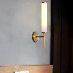 Серия настенных светильников с латунным корпусом и цилиндрическими плафонами из мрамора BULRASH MARBLE L2 Brass от ImperiumLoft