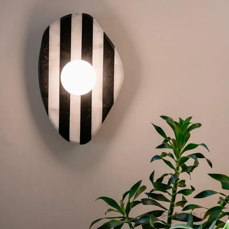 Серия настенных светильников с шарообразным плафоном на плоском основании из камня TERKEL SHAPE Burgundy от ImperiumLoft