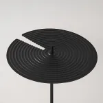 Серия торшеров с шарообразным плафоном и меняющим положение затеняющим диском с рельефной поверхностью LANNY White от ImperiumLoft