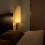 Серия торшеров с выключателем на цилиндрическим основании из высококачественной древесины и текстильным плафоном SMOT Dark Brown от ImperiumLoft