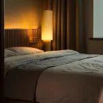 Серия торшеров с выключателем на цилиндрическим основании из высококачественной древесины и текстильным плафоном SMOT Dark Brown от ImperiumLoft