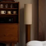 Серия торшеров с выключателем на цилиндрическим основании из высококачественной древесины и текстильным плафоном SMOT Dark Brown от ImperiumLoft