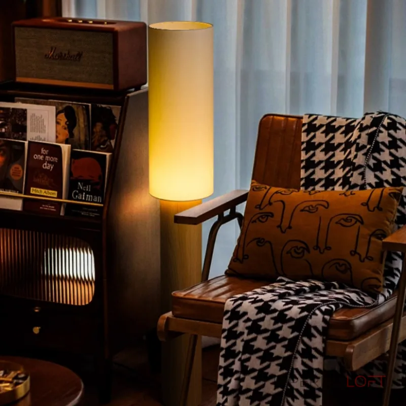 Серия торшеров с выключателем на цилиндрическим основании из высококачественной древесины и текстильным плафоном SMOT Dark Brown от ImperiumLoft