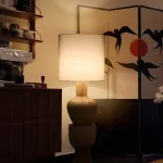 Дизайнерский торшер с массивным фигурным корпусом из цельного дерева и текстильным цилиндрическим плафоном HELGOT от ImperiumLoft