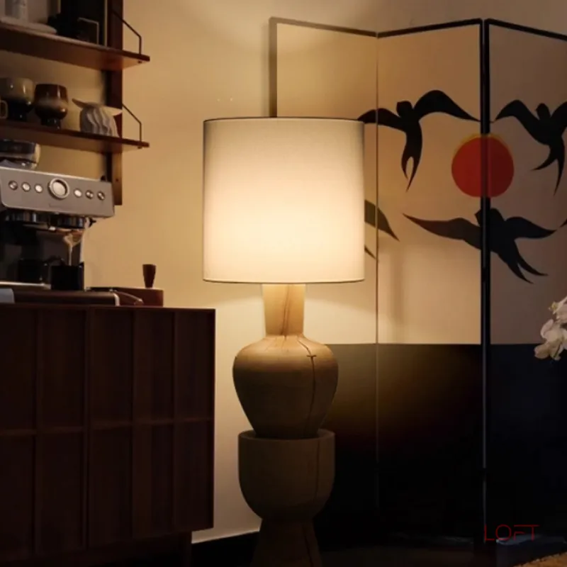 Дизайнерский торшер с массивным фигурным корпусом из цельного дерева и текстильным цилиндрическим плафоном HELGOT от ImperiumLoft