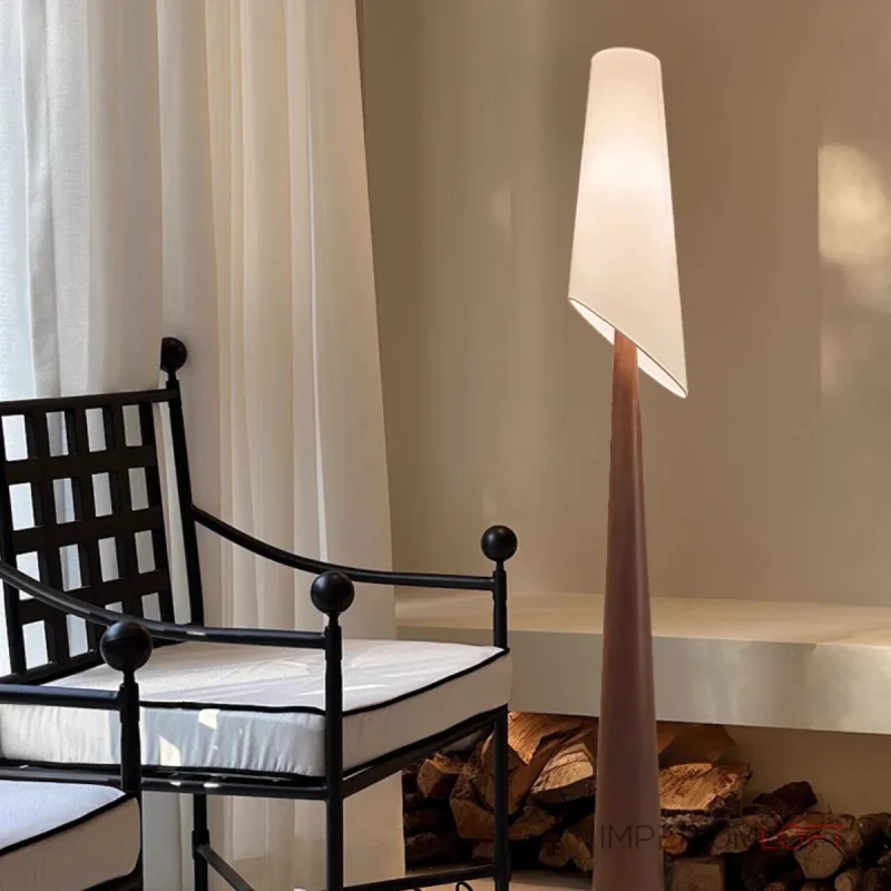 Серия торшеров с коническим корпусом из высококачественной древесины и асимметричным текстильным плафоном VALE Dark Brown от ImperiumLoft